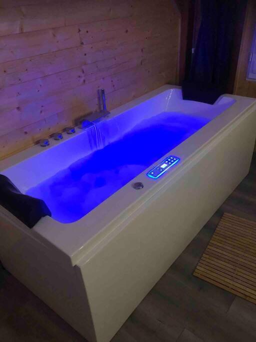 Cottage Cocooning Romantique Avec Jaccuzzi Prive Ancinnes Exterior foto